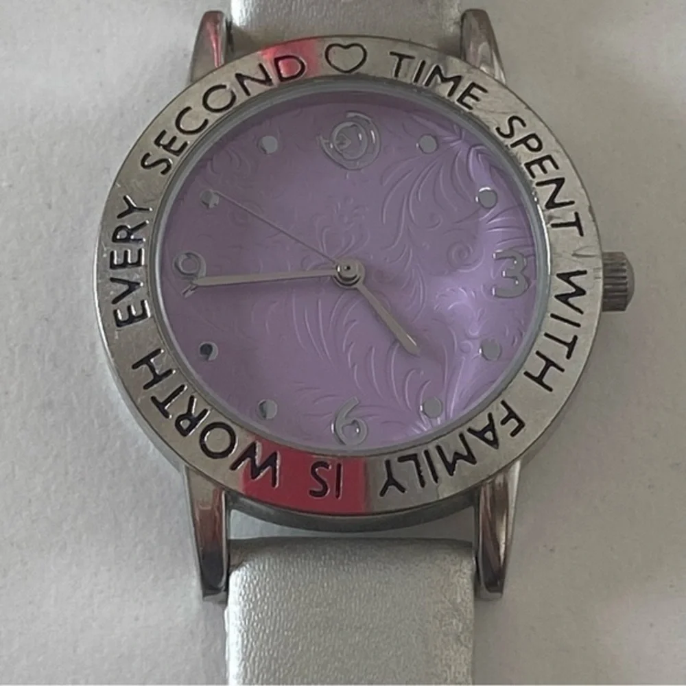 Vintage Silver Metal Silver Metallic Leather Ladies Costume Watch